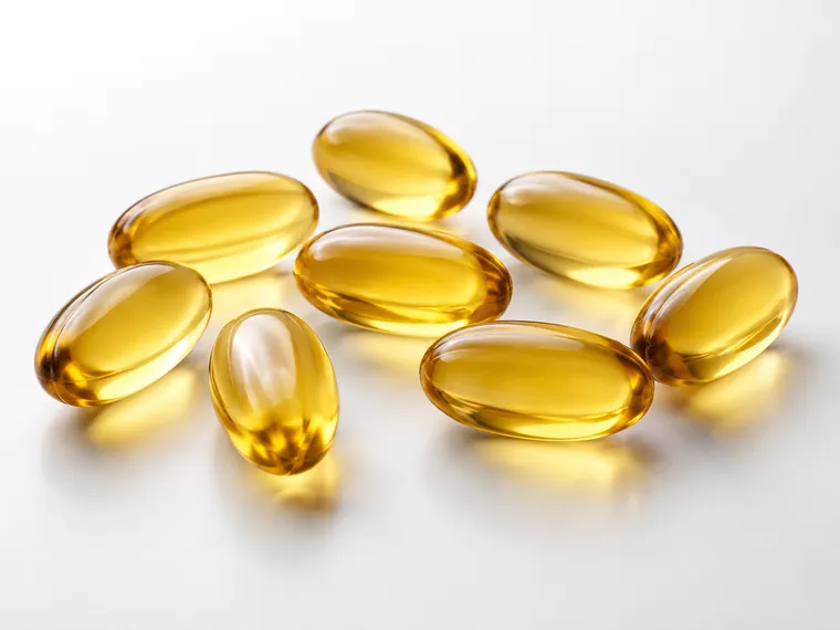 Softgels douradas translúcidas